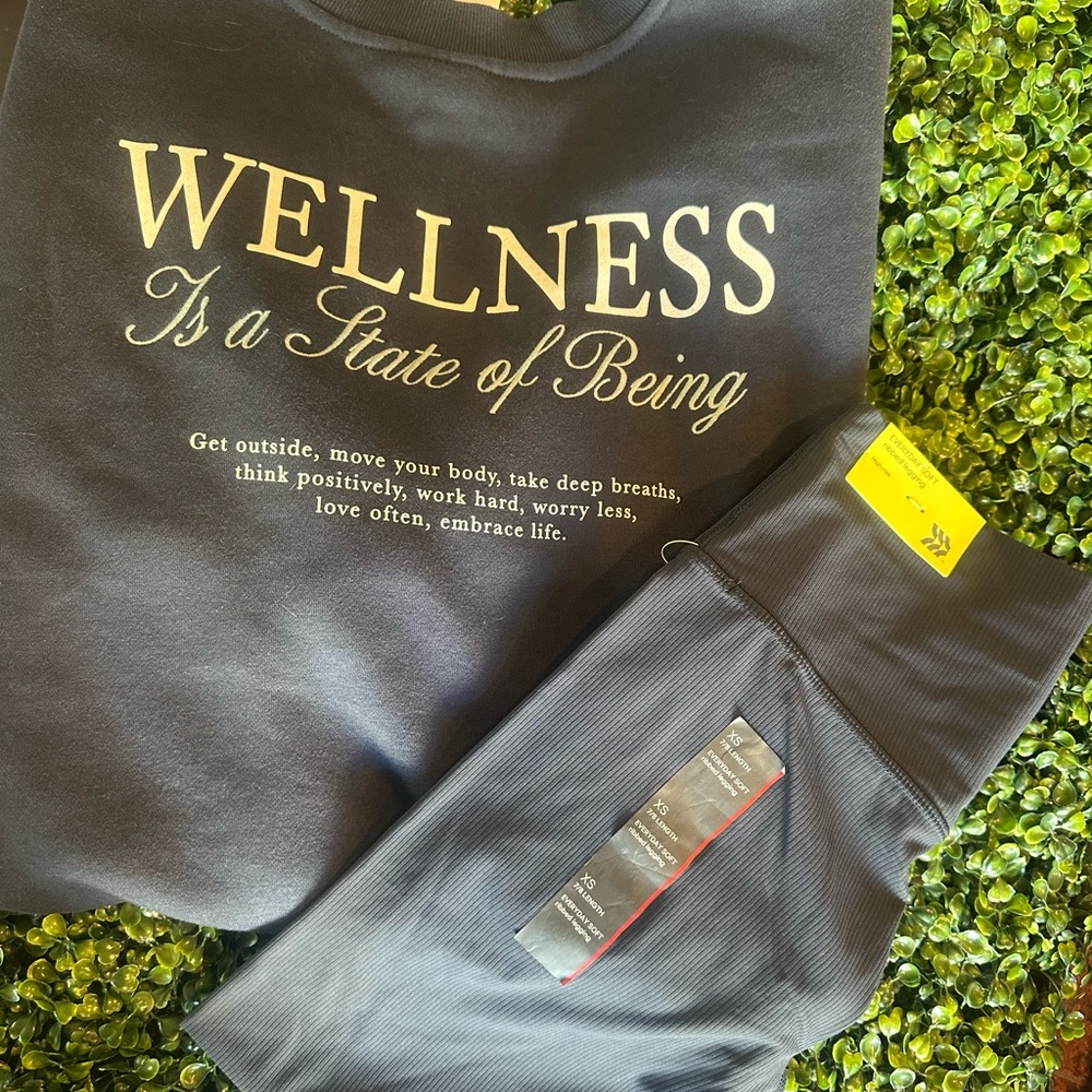 Wellness Graphic Sweatshirt in navy & leggins set XS